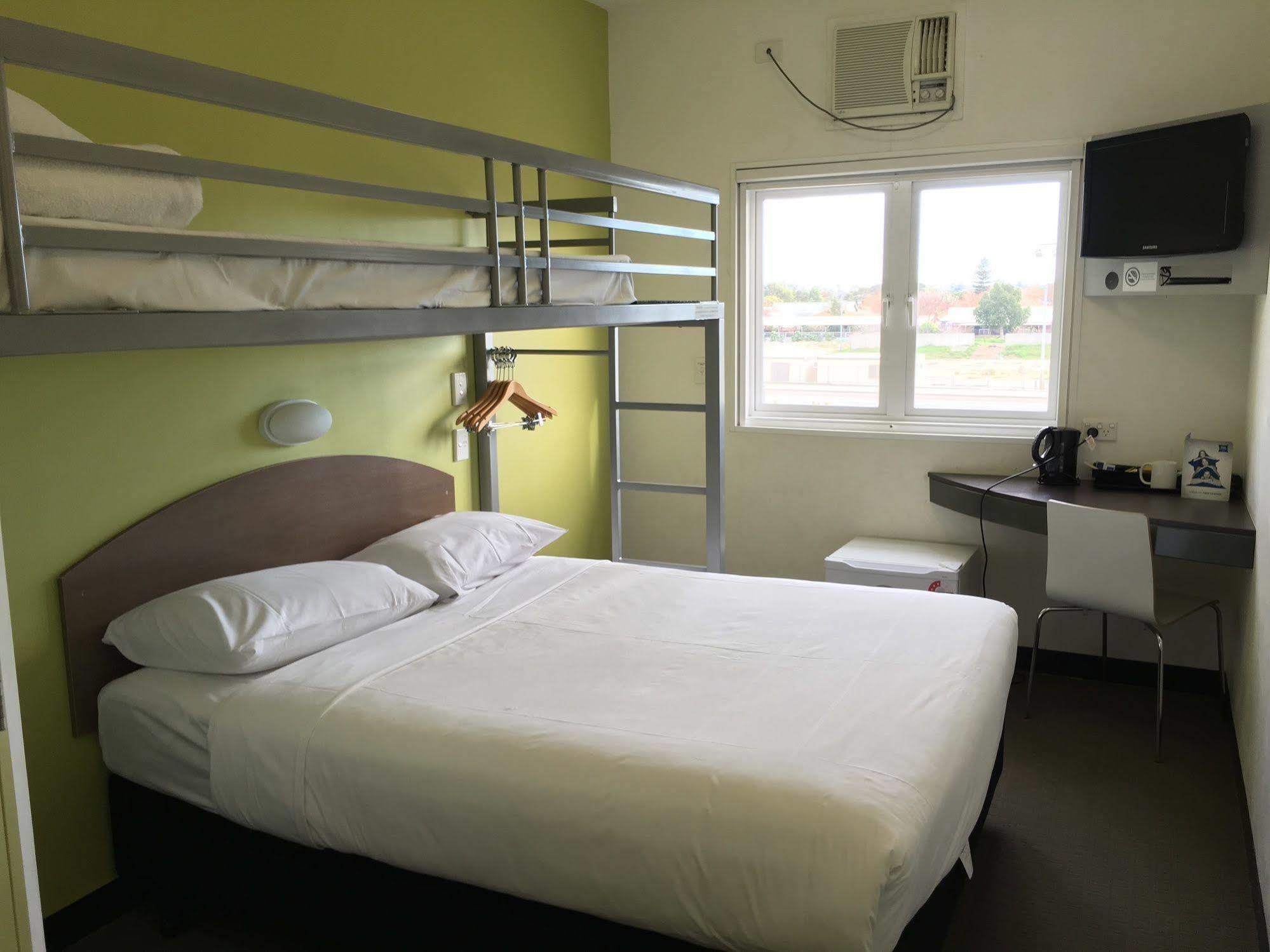 Ibis Budget Perth Airport Экстерьер фото