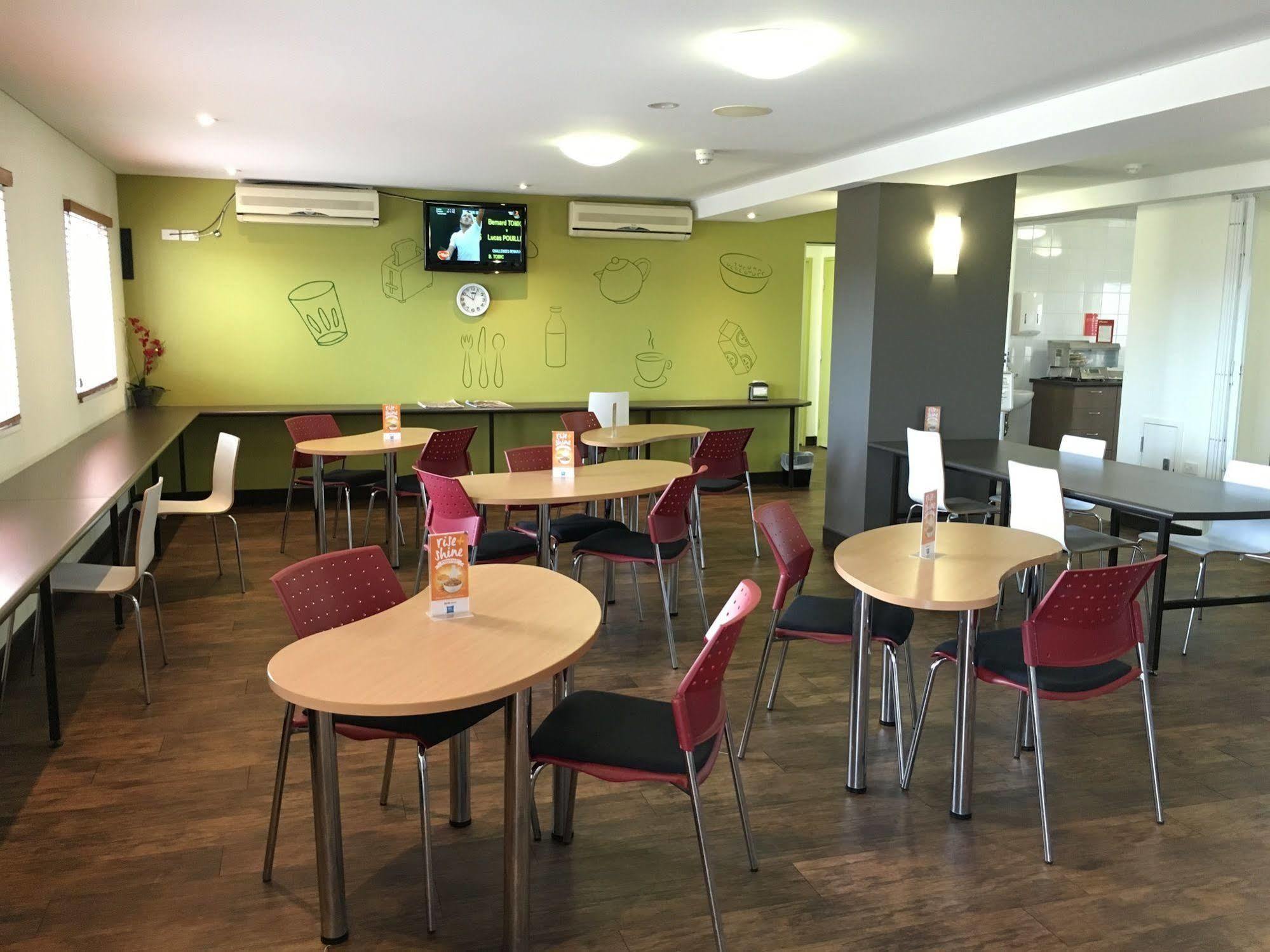 Ibis Budget Perth Airport Экстерьер фото