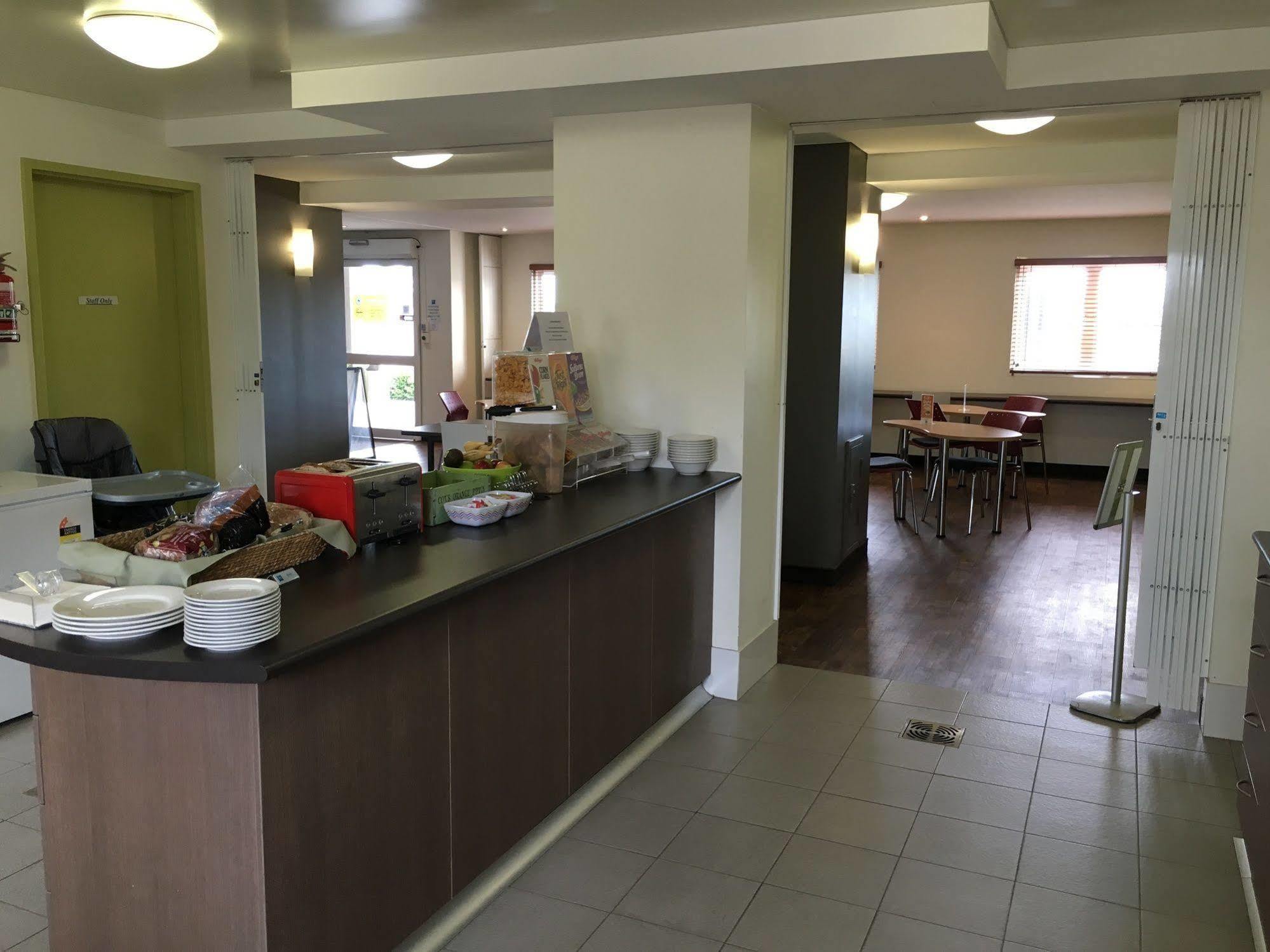 Ibis Budget Perth Airport Экстерьер фото