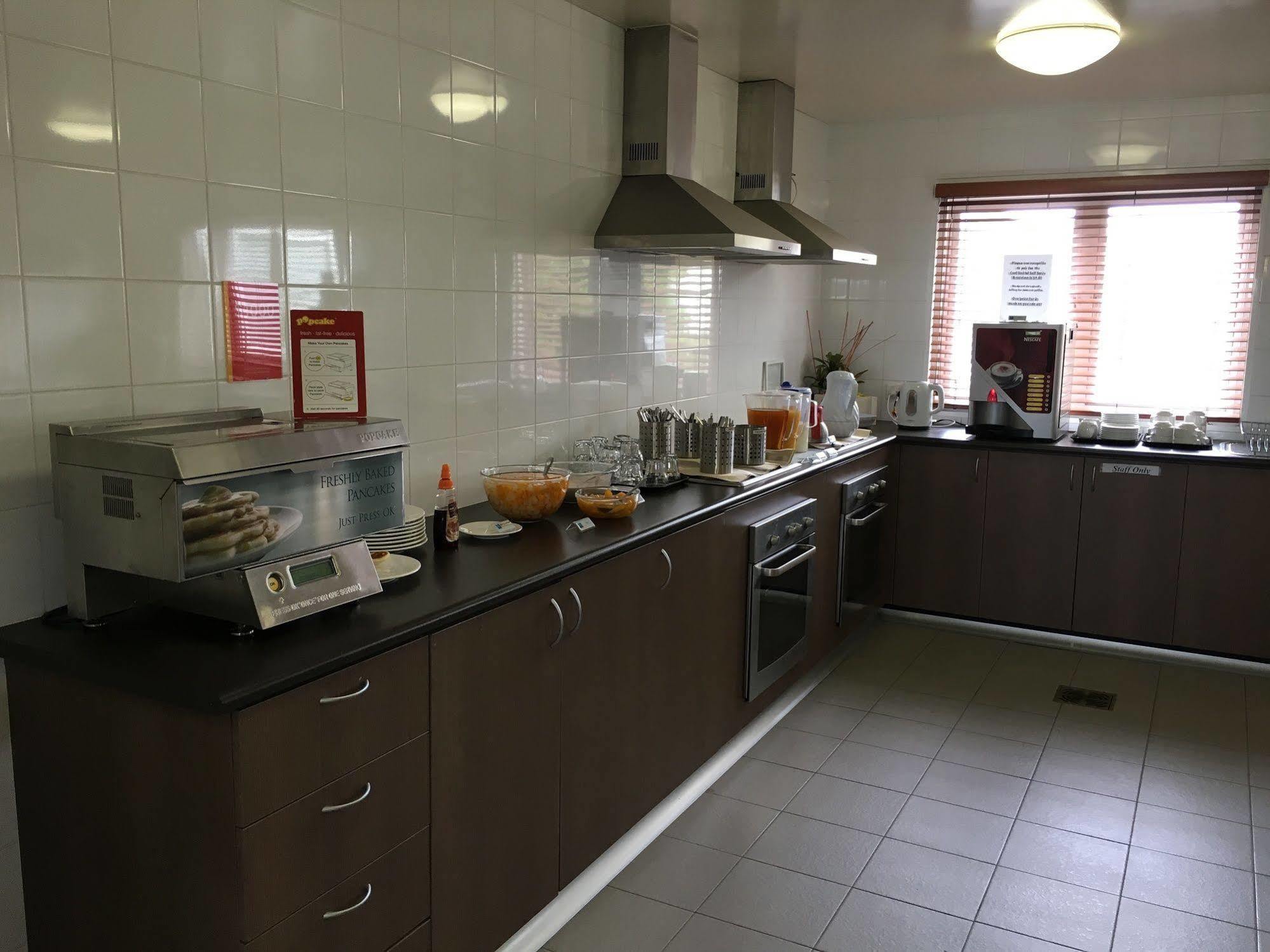 Ibis Budget Perth Airport Экстерьер фото